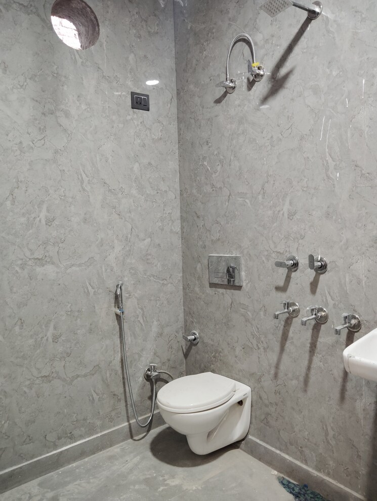 Bathroom, navbharat-apartments 2.5 Bedroom 1000 Sq.Ft. Apartment In Paschim Vihar Delhi 9208799