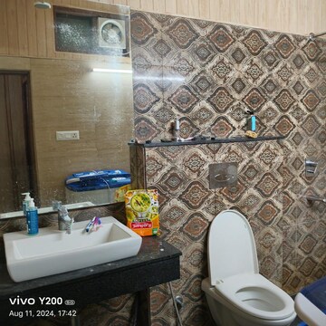 Bathroom in 3 BHK Builder Floor at SS The Lilac, Sector 49 – for Rent