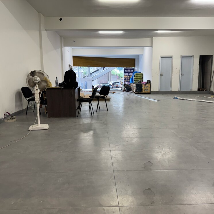  Parking, madhapur Commercial Shop 3200 Sq.Ft. In Madhapur Hyderabad 9208823