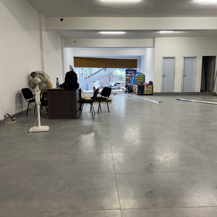  Parking, madhapur Commercial Shop 3200 Sq.Ft. In Madhapur Hyderabad 9208823