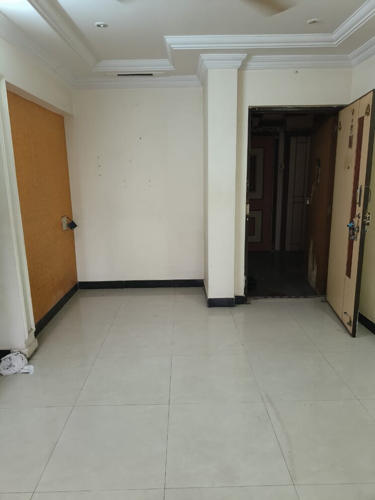 Room, kamal-apartment-teen-hath-naka 1 Bedroom 425 Sq.Ft. Apartment In Louis Wadi Thane 9208829