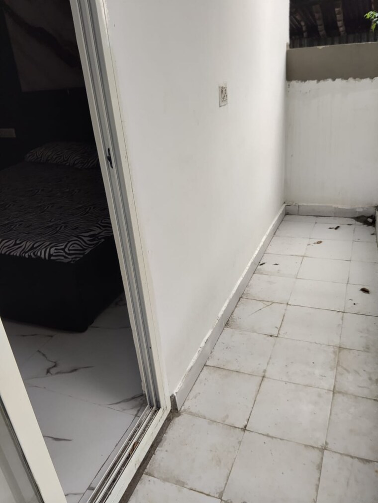 Balcony, sector 73 2 Bedroom 1350 Sq.Ft. Builder Floor In Sector 73 Noida 9208863