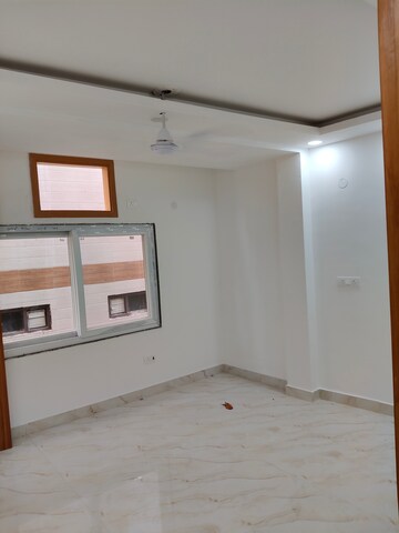 Room in 1 BHK Builder Floor at Govindpuri – for Rent