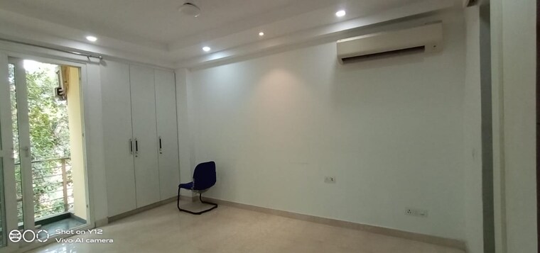 Room, greater kailash i 3 Bedroom 208 Sq.Yd. Builder Floor In Greater Kailash I Delhi 9208901