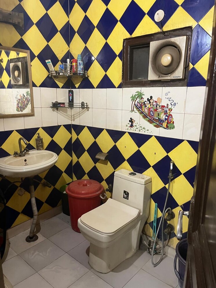 Team Area, lajpat nagar ii 2 Bedroom 900 Sq.Ft. Builder Floor In Lajpat Nagar ii Delhi 9208931