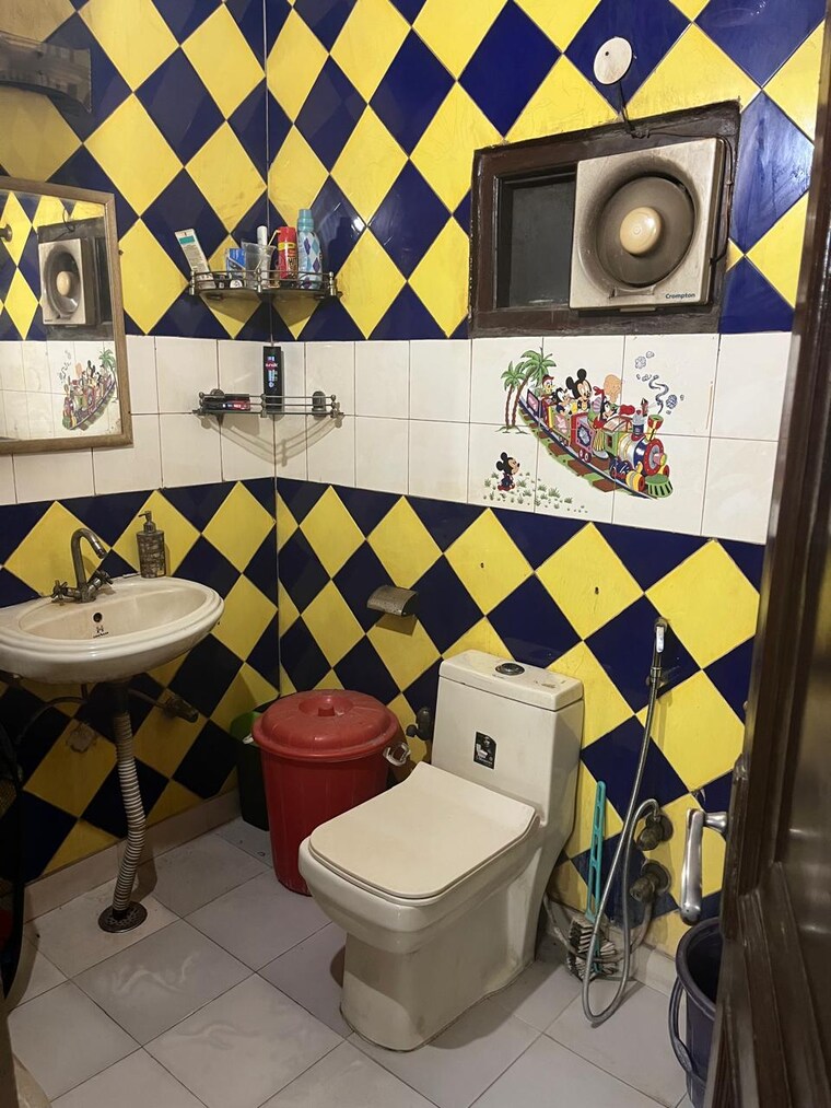 Team Area, lajpat nagar ii 2 Bedroom 900 Sq.Ft. Builder Floor In Lajpat Nagar ii Delhi 9208931