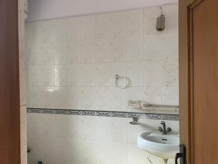 Bathroom, sector 26 3 Bedroom 2200 Sq.Ft. Independent House In Sector 26 Noida 9208959
