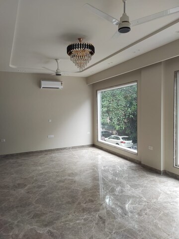 Room in 4 BHK Builder Floor at Saket – for Sale