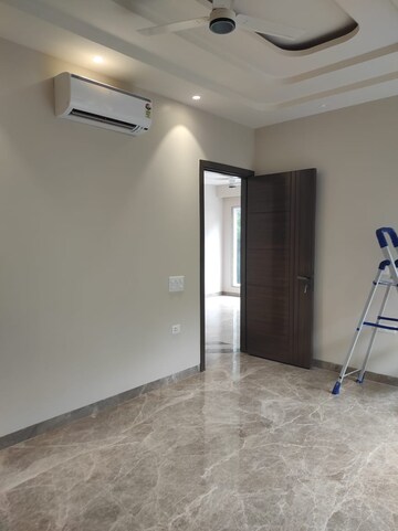Room in 4 BHK Builder Floor at Saket – for Sale