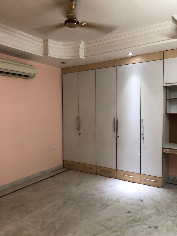 Room, sector 61 4 Bedroom 4500 Sq.Ft. Independent House In Sector 61 Noida 9208977