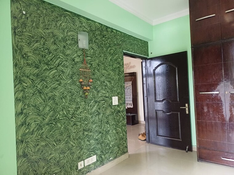 Room, sector 23 3 Bedroom 2500 Sq.Ft. Independent House In Sector 23 Noida 9208993