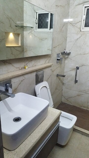 Bathroom in 1 BHK Builder Floor at Dlf City Phase 3 – for Rent