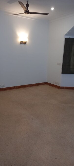 Room in 6+ BHK Independent House at Sector 70 – for Rent