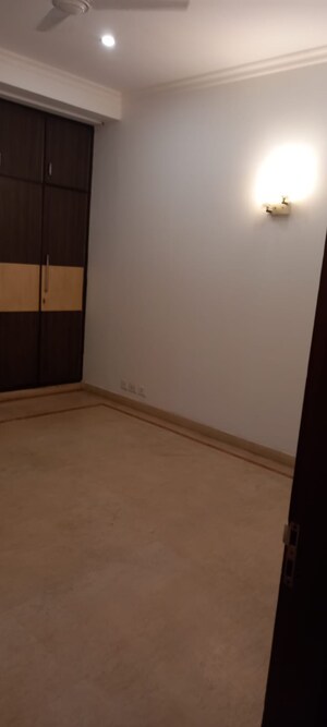 Room in 6+ BHK Independent House at Sector 70 – for Rent
