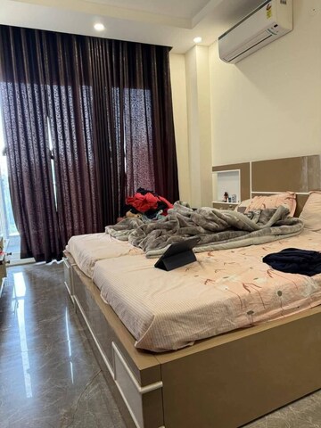 Bedroom in 3 BHK Builder Floor at Sector 46 – for Rent