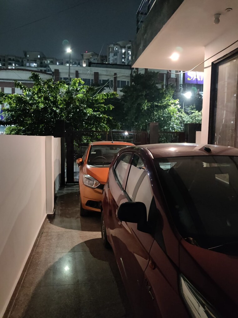 Balcony, sector 27 3 Bedroom 2600 Sq.Ft. Independent House In Sector 27 Noida 9209026