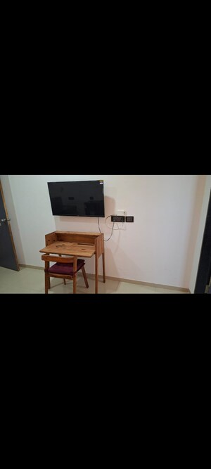 Furnished Amenities in 1 BHK Apartment at Dlf City Phase 3 – for Rent