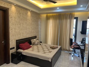 Bedroom in 3 BHK Builder Floor at Sector 40 – for Rent