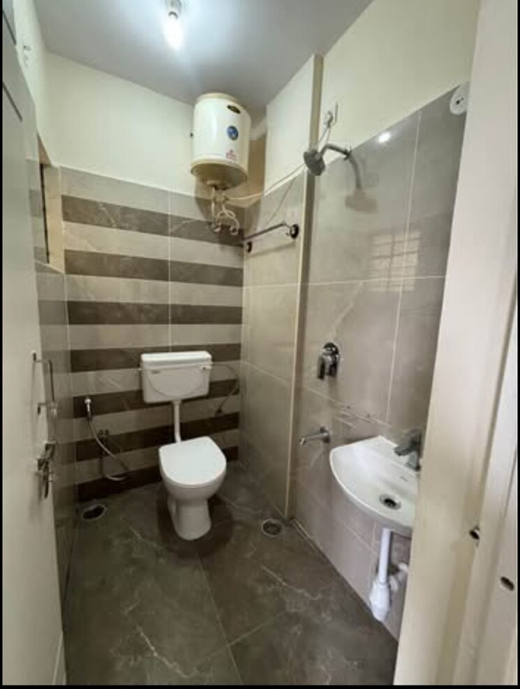 Bathroom, venkateshwara-nilaya-iti-layout 2 Bedroom 1000 Sq.Ft. Builder Floor In Hsr Layout Bangalore 9209062
