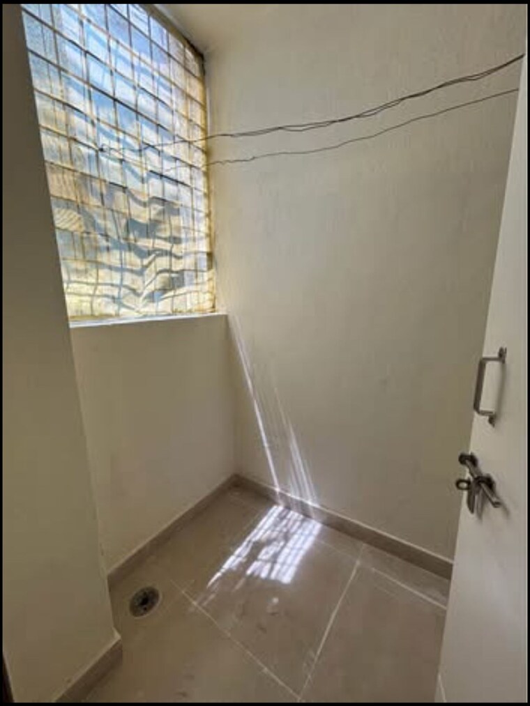 Bathroom, venkateshwara-nilaya-iti-layout 2 Bedroom 1000 Sq.Ft. Builder Floor In Hsr Layout Bangalore 9209062