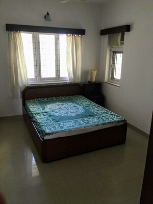 Bedroom in 2 BHK Apartment at Khar West – for Rent