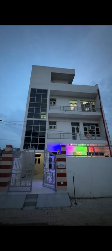 6+ BHK Independent House For Sale in Sector 127