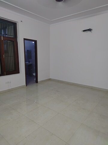 Furnished Amenities in 2 BHK Builder Floor at RWA Apartments Sector 52, Sector 52 – for Rent