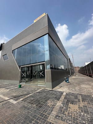  Showroom For Rent in Sector 27a