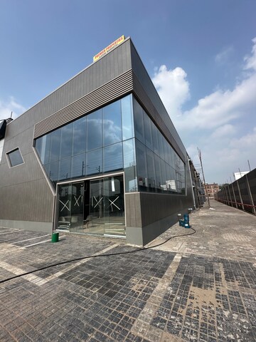  Showroom For Rent in Sector 27a