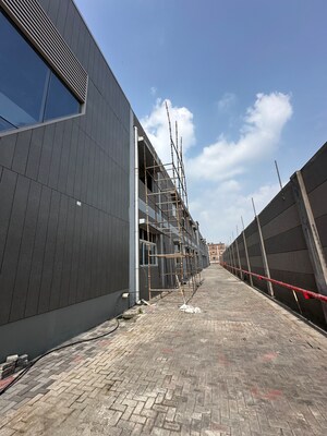  Showroom – Exterior View View at Sector 27a - for Rent