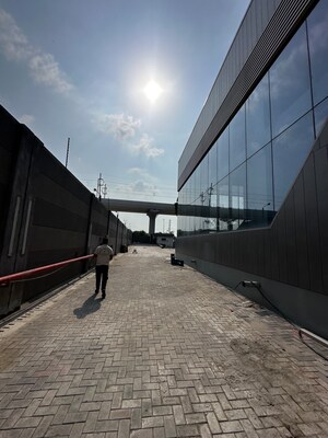 Staircase in  Showroom at Sector 27a – for Rent