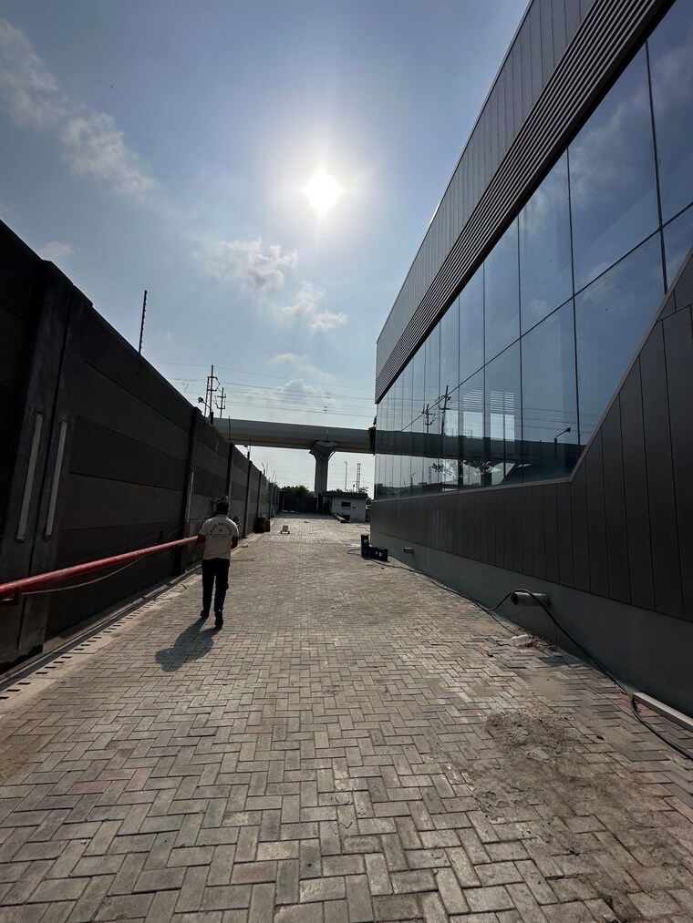 undefined, sector 27a Commercial Showroom 80000 Sq.Ft. In Sector 27a Faridabad 9209189