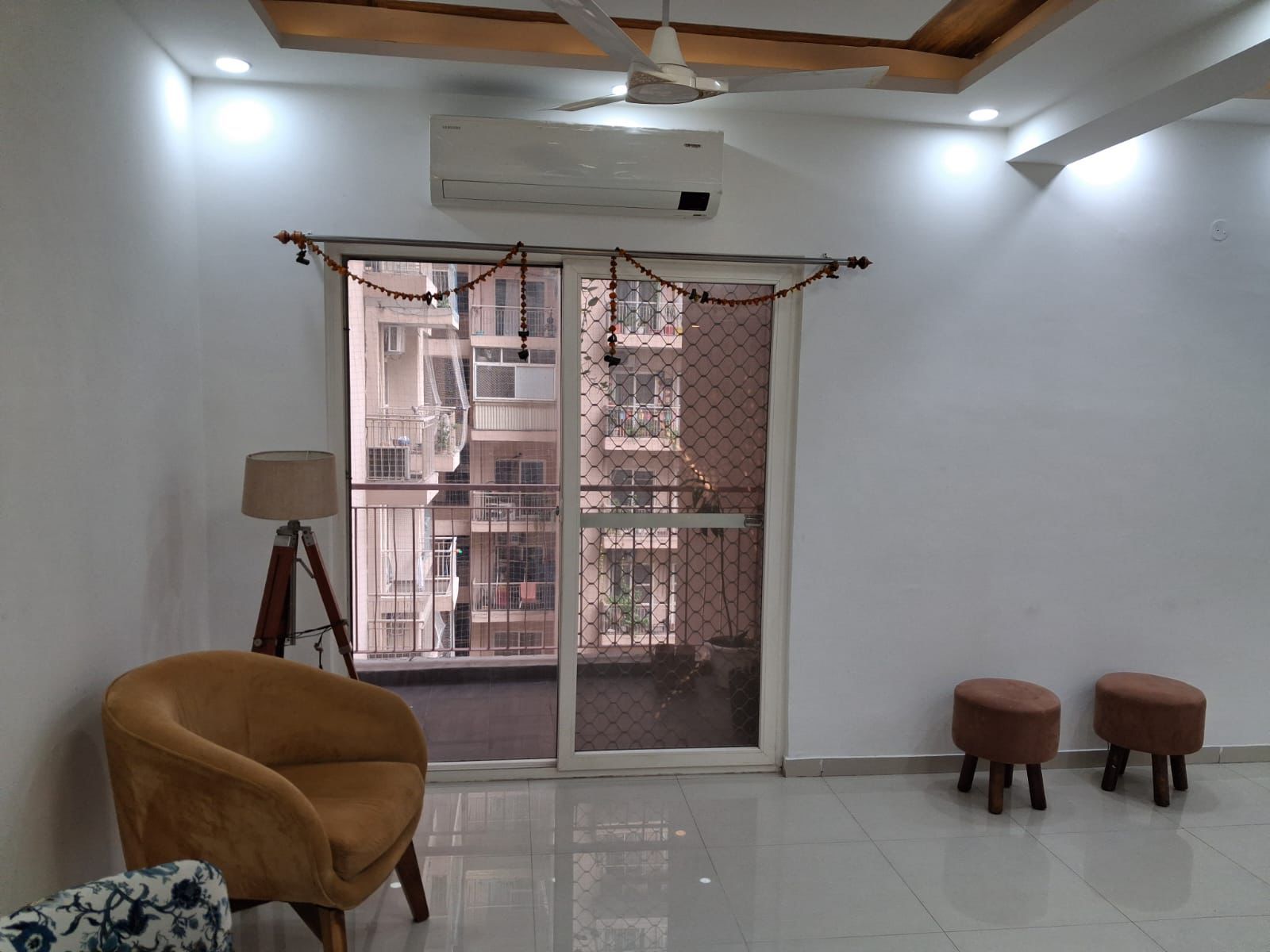 3 BHK + Servant Room Apartment For Sale in Unitech Escape