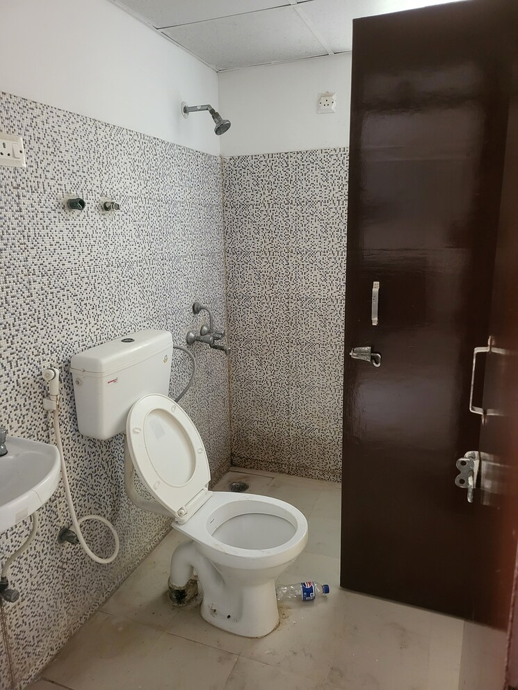 Bathroom, breez-global-heights 2 Bedroom 610 Sq.Ft. Apartment In Sohna Sector 33 Gurgaon 9209232
