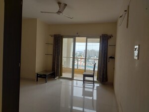 Room in 2 BHK Apartment at Kumar Picasso, Hadapsar – for Sale