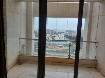 Room in 2 BHK Apartment at Kumar Picasso, Hadapsar – for Sale