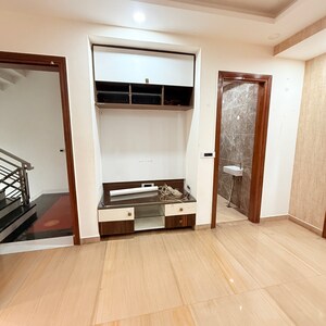 Room in 3 BHK Builder Floor at RWA Apartments Sector 108, Sector 108 – for Rent