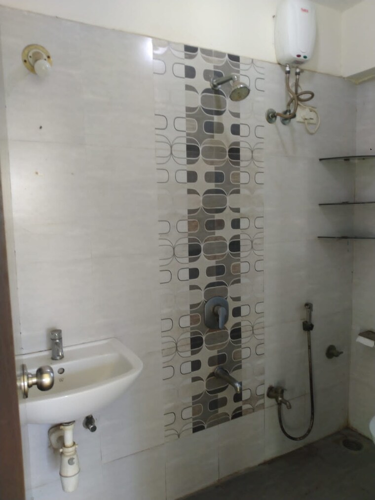 Bathroom, kamanwala-manavsthal 2 Bedroom 950 Sq.Ft. Apartment In Malad West Mumbai 9209259