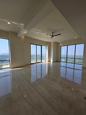 Room in 4 BHK Apartment at Paras Quartier, Gwal Pahari – for Sale