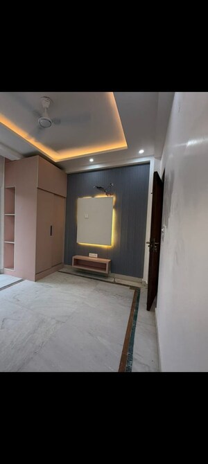 Room in 3 BHK Apartment at Vipul Belmonte, Sector 53 – for Sale
