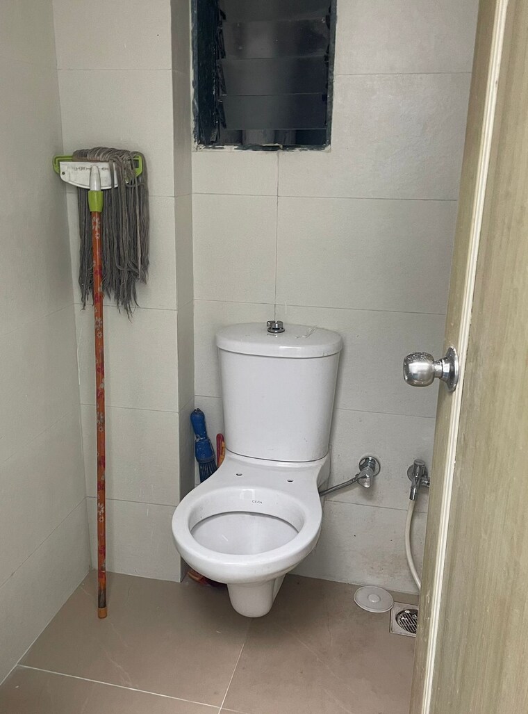 Bathroom, haware-infotech-park Commercial Office Space 560 Sq.Ft. In Vashi Sector 30a Navi Mumbai 9209323