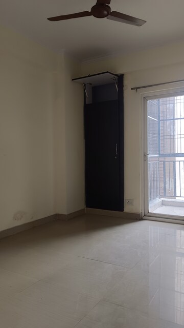 Room in 3 BHK Apartment at Saviour Park, Mohan Nagar – for Rent