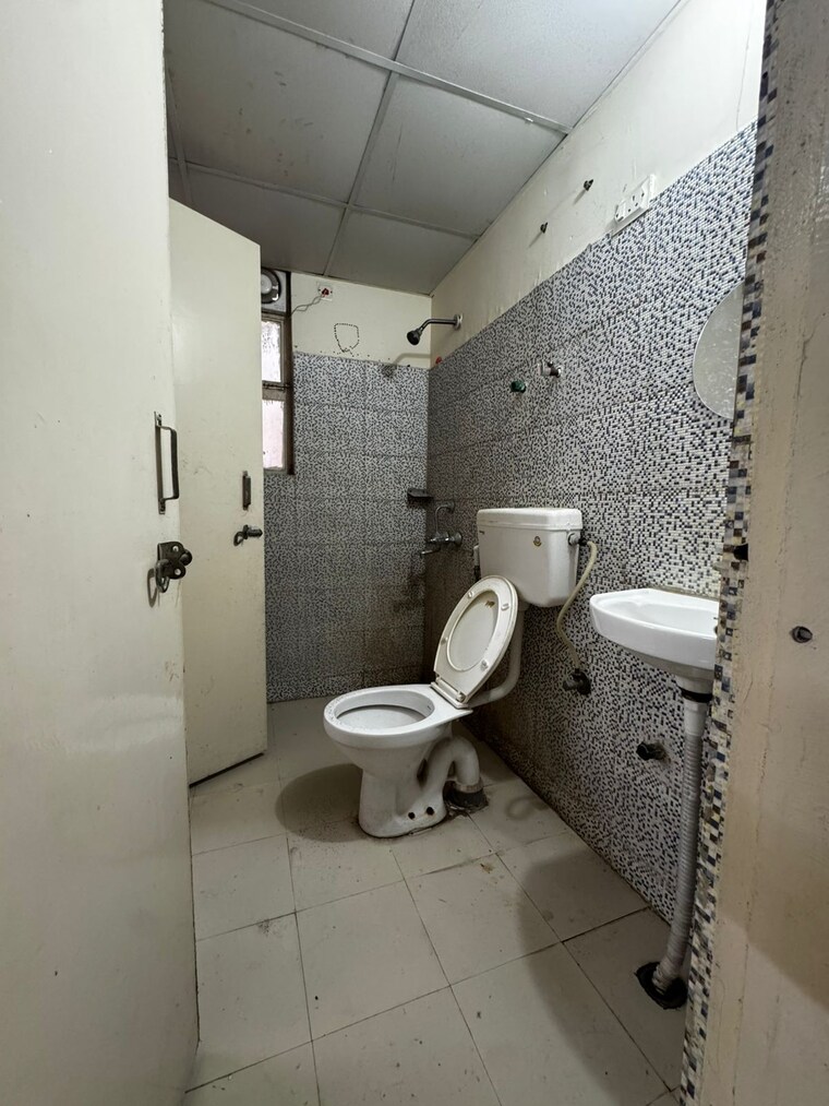 Bathroom, breez-global-heights 2 Bedroom 650 Sq.Ft. Apartment In Sohna Sector 33 Gurgaon 9209397