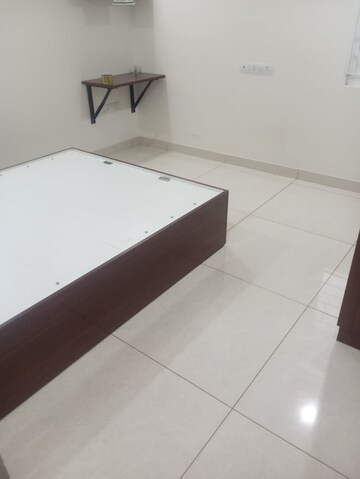 Room in 2.5 BHK Apartment at Aparna Sarovar Zenith, Nallagandla – for Rent
