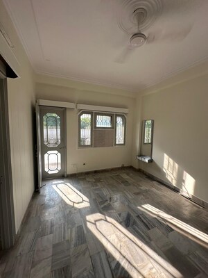 Bedroom in 3 BHK Apartment at University Road – for Rent