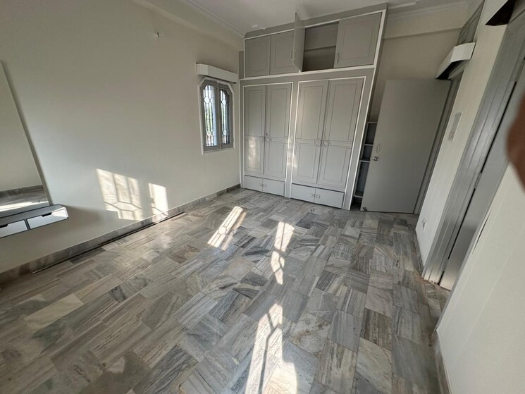 Room, university road 3 Bedroom 1700 Sq.Ft. Apartment In University Road Lucknow 9209419