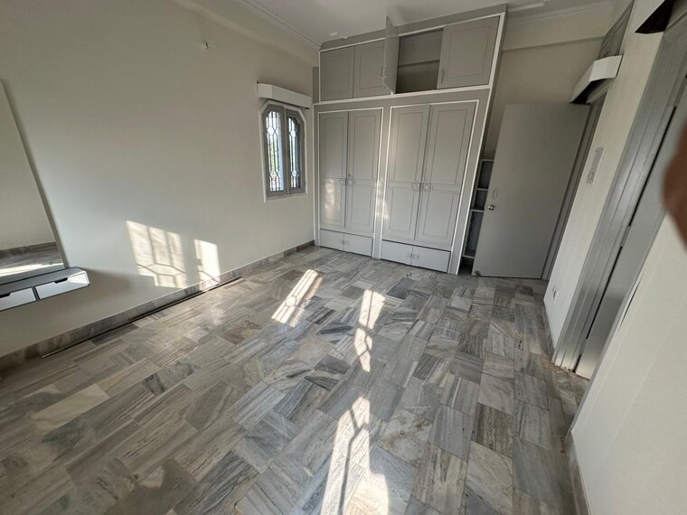 Room, university road 3 Bedroom 1700 Sq.Ft. Apartment In University Road Lucknow 9209419