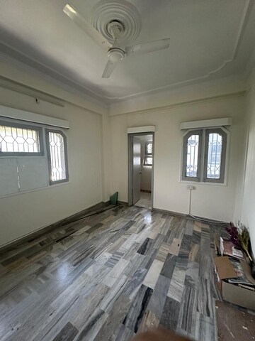 Room in 3 BHK Apartment at University Road – for Rent