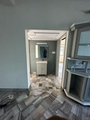 Living Room in 3 BHK Apartment at University Road – for Rent