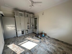 Bedroom in 3 BHK Apartment at University Road – for Rent